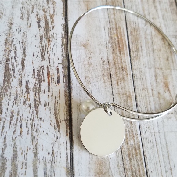 Mom of girls stamped bracelet - Picture 2 of 6